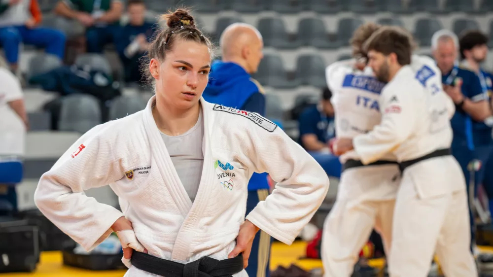 Crna Gora, Podgorica.Evropsko prvenstvo v judu v Podgorici. Dvoboj v kategoriji do 63 kg med Slovenko Kajo Kajzer in Avstrijko Lubjano Piovesano.Slovenska judoistka Kaja Kajzer.Foto: Judo zveza Slovenije