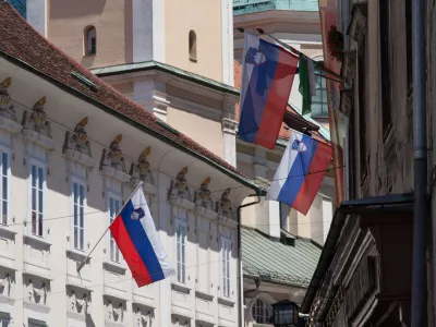 ﻿- 25.06.2015 - Dan državnosti - državni praznik - Slovensko zastavo izobe&scaron;a vse manj ljudi - slovenska zastava .//FOTO: Maja Marko