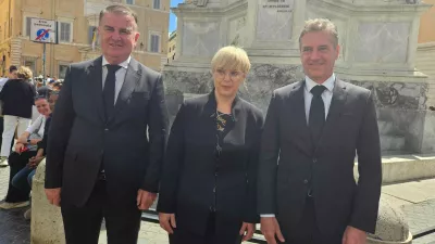 Veleposlanik v Vatikanu Franci But, predsednica republike Nata&scaron;a Pirc Musar in predsednik vlade Robert Golob. Foto: Veronika Rupnik Ženko