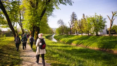 Posebnost te poti so prelepi naravni razgledi in urejene pohodne poti. F TS Petrinja