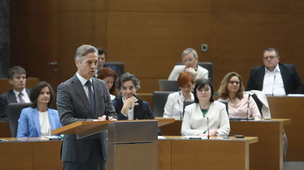Predsednik vlade Robert Golob23.04.2025 - nadaljevanje seje DZ, na dnevnem redu je med drugim interpelacija o delu in odgovornosti vladeFoto: Luka Cjuha