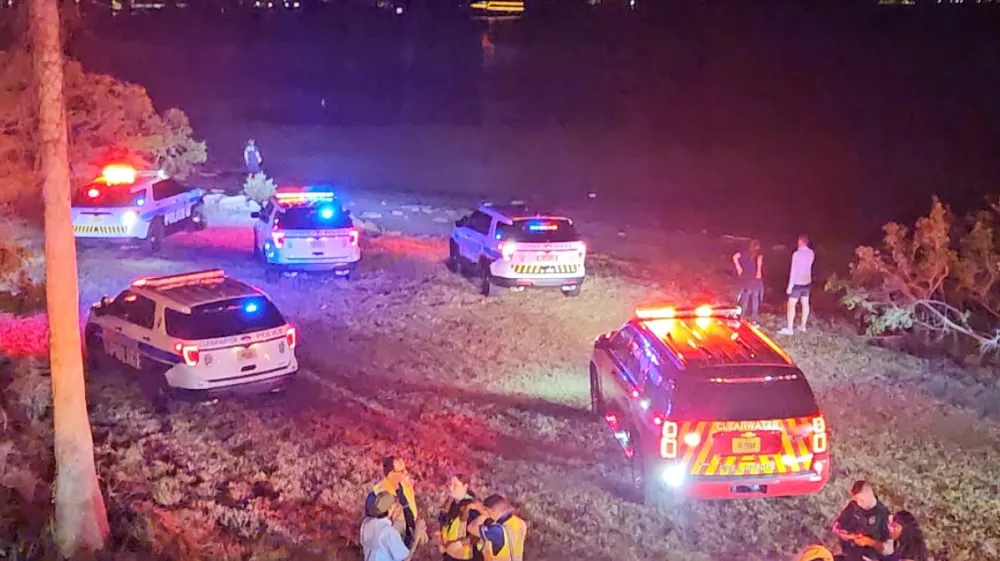 Emergency service members and police officers gather at the scene following a ferry crash, in Clearwater, Florida, U.S., April 27, 2025 in this screen grab obtained from a social media video. Javier Vazquez/via REUTERS THIS IMAGE HAS BEEN SUPPLIED BY A THIRD PARTY. MANDATORY CREDIT. NO RESALES. NO ARCHIVES.