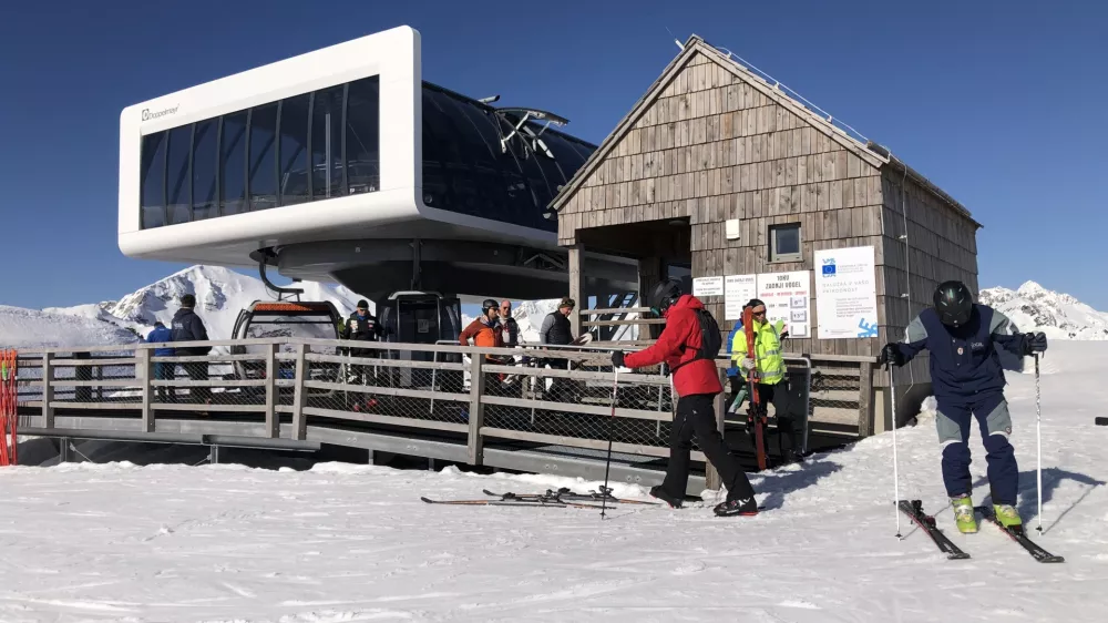Krožna kabinska žičnica Zadnji Vogel ne obratuje le pozimi, temveč tudi v glavnem delu poletne sezone. Foto:&nbsp;Eva Branc
