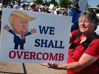 26 April 2025, US, Tucson: A woman holds a placard outside the Social Security Administration office in Tucson during a demonstration against possible cuts to the Social Security program in order the save money for US President Donald Trump's proposed tax cuts. Photo: Christopher Brown/ZUMA Press Wire/dpa