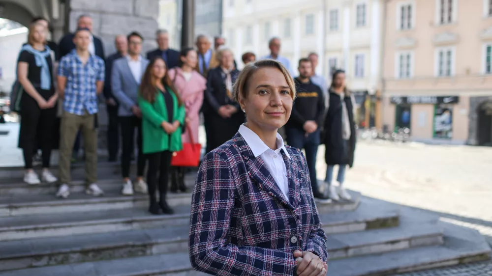 dr. Tina Bregant, kandidatka za ljubljansko županjo - 18.10.2022 - Lokalne volitve 2022 - predstavitev skupne kandidatke SLS in stranke Na&scaron;a dežela za županjo Mestne občine Ljubljana //FOTO: Bojan Velikonja