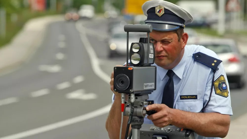 Policijski radar, merilec hitrostiFOTO: JAKA GASAR / NEDELJSKI
