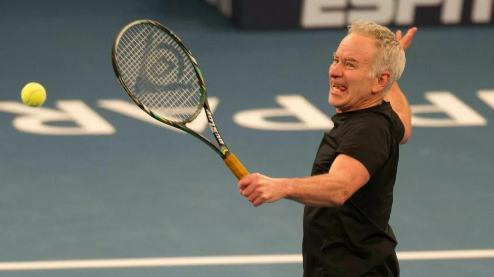 Teni&scaron;ka legenda John McEnroe &scaron;e danes rad prime lopar v roke. Foto: Reuters