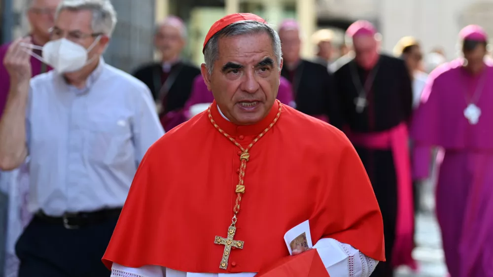 FILED - 27 August 2022, Vatican, Vatican City: Cardinal Giovanni Angelo Becciu arrives to attend a consistory in St. Peter's Basilica. Disgraced Cardinal Angelo Becciu has backed down in the dispute over his participation in the conclave, the secret meeting that will elect the next pope. Photo: Johannes Neudecker/dpa