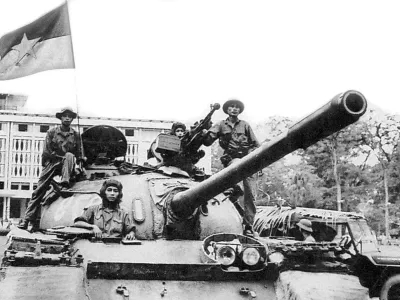 RECORD DATE NOT STATED Vietnam: Tank of the North Vietnamese Army flying the NLF flag at the Presidential Palace now Reunification Palace, Saigon, April 1975 The Fall of Saigon was the capture / liberation of Saigon, the capital of South Vietnam, by the People s Army of Vietnam and the National Liberation Front on April 30, 1975. The event marked the end of the Vietnam War and the start of a transition period leading to the formal reunification of Vietnam under communist rule.br/br/ North Vietnamese forces under the command of the Senior General Văn Ti?n D? ng began their final attack on Saigon, which was commanded by General Nguyen Van Toan on April 29, with a heavy artillery bombardment.br/br/ By the afternoon of the next day, North Vietnamese tro Copyright: xxPicturesxFromxHistoryxNo Use Switzerland. No Use Germany. No Use Japan. No Use Austria