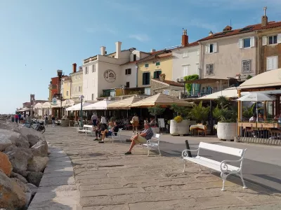 V začetku tega tedna so domačini v Piranu &scaron;e lahko uživali v spokojnosti starega mesta, ki ga bodo čez prvomajske praznike znova preplavili turisti. F Vesna Levičnik