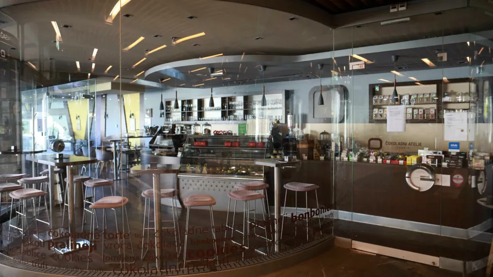 Voda v Maximarketu je &scaron;e vedno okužena, saj vzroka &scaron;e niso odkrili. F Tomaž Skale