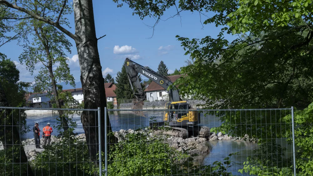 28.4.2025 Gradnja nogometnih igri&scaron;č, &Scaron;tepanjsko naselje, &Scaron;port Ljubljana, &Scaron;portni Park Golovec &ndash;ureditev povr&scaron;in nogometnih igri&scaron;čFOTO: Nik Erik Neubauer