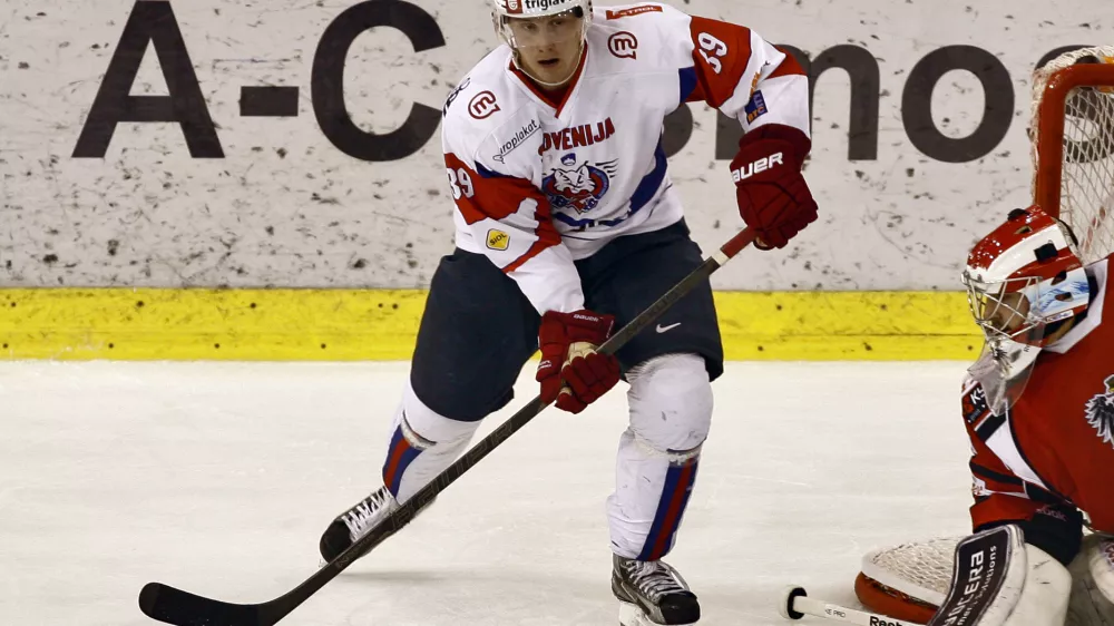 Jan Mur&scaron;ak - hokej - Slovenija: Avstrija, evropski izziv, 3. krog:- Slovenska hokejska reprezentanca je v zadnji tekmi turnirja evropskega izziva premagala Avstrijo s 6:3 in osvojila prvo mesto//FOTO: Bojan Velikonja 