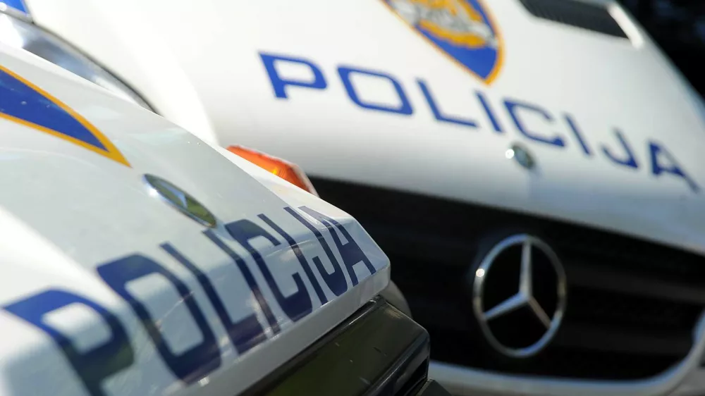 RIJEKA, 26 09. 2011. - POLICIJA, POLICAJAC, AUTOMOBIL, MUP,   SNIMIO: VEDRAN KARUZA