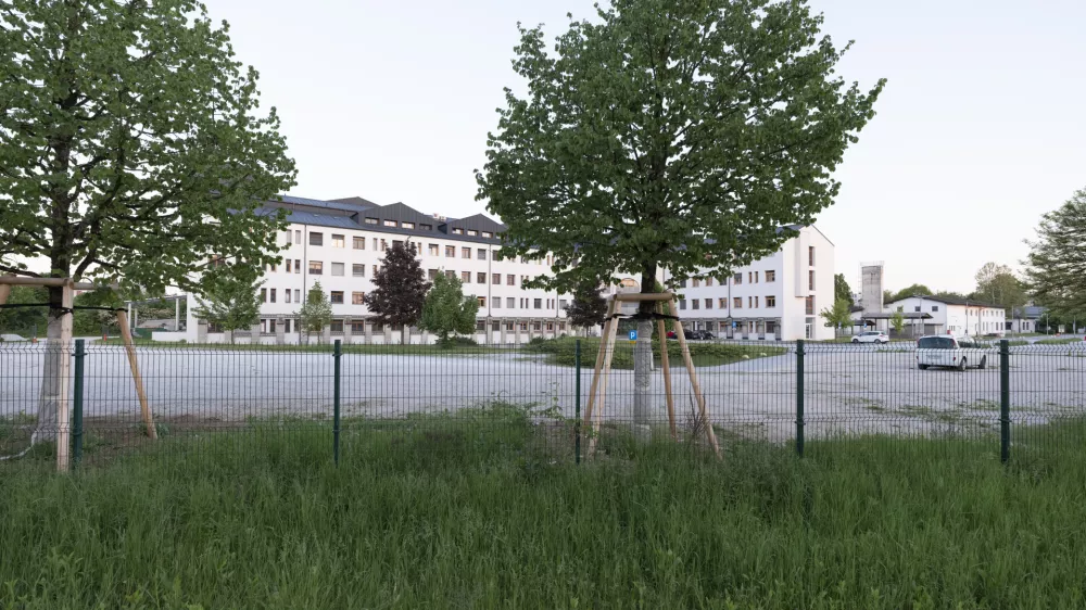 01.05.2025 Zemlji&scaron;ča za URI Soča, kjer je predvidena &scaron;iritev in&scaron;tituta. FOTO: Nik Erik Neubauer