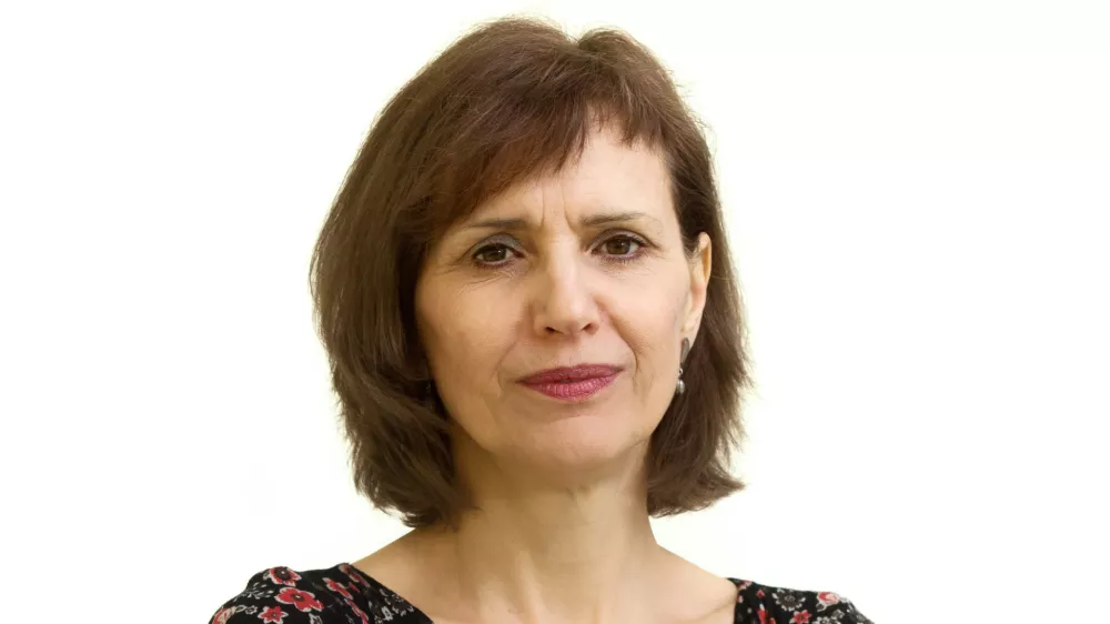 - 17.02.2017 - Tanja Lesničar Pučko, novinarka - kolumnistka- Dnevnik 2017 - portret za komentarje in kolumne - komentatorji - kolumnisti - novinarji - //FOTO: Nada Žgank