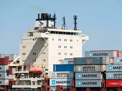 R7KD8A Detail photo of fully loaded container ship sailing on the WesterscheldeHamburg, tretje največje pristani&scaron;če v EU, je eno najbolj priljubljenih tarč organiziranih kriminalnih tolp. Foto: Reuters/Alamy