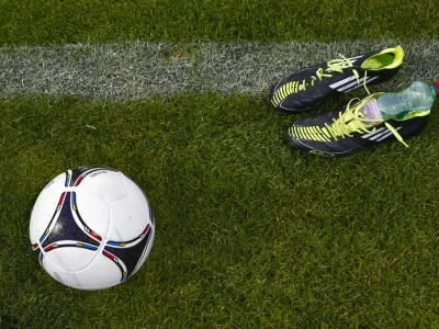 - ilustrativna fotografija - nogometne superge - kopačke, žoga - nogometno igri&scaron;če - voda - nogomet - &scaron;port//FOTO: Tomaž Skale