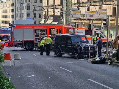 02 May 2025, Baden-W&uuml;rttemberg, Stuttgart: According to police, a car has driven into a group of people in Stuttgart city center. Three people have been injured so far. The driver has been arrested, a police spokeswoman said. Photo: Andreas Rosar/dpa,Image: 994583178, License: Rights-managed, Restrictions: GERMANY OUT, Model Release: no