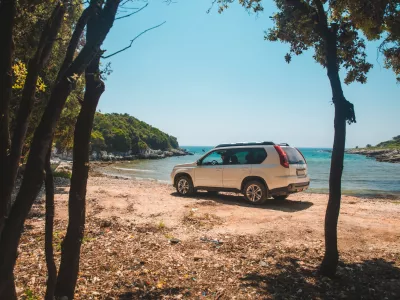 Nekateri bi se najraje zapeljali kar v morje. Slika je simbolična. 
