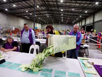 03 May 2025, Australia, Brisbane: Australian Electoral Commission staff count ballots during the 2025 federal election at OPC in Brisbane. Photo: Jason O'brien/AAP/dpa