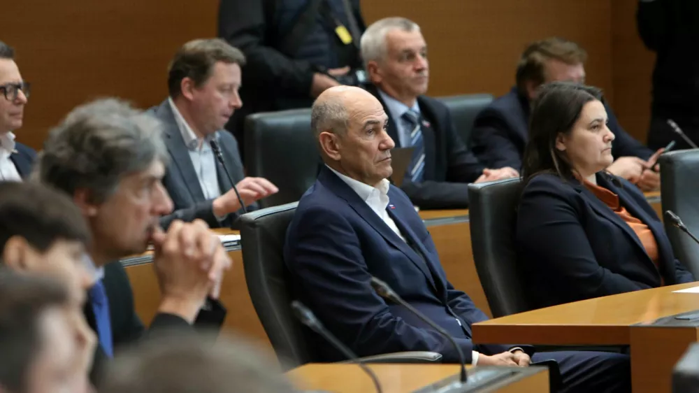 27.01.2025 -redna seja DZ, poslanska vpra&scaron;anja predsedniku vlade, Robrt BolobJanez Jan&scaron;aFoto: Tomaž Skale