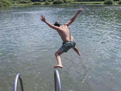 Nekateri dijaki se sku&scaron;ajo z obiskovanjem solarijev &raquo;pripraviti&laquo; na poletno izpostavljanje soncu. Kot opozarja stroka, so tovrstne predstave zmotne. Fotografija je simbolična. Foto: Jaka Gasar