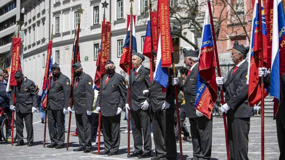 prapor&scaron;čaki- 09.05.2021 &ndash; Praznik mesta Ljubljane - Mednarodni dan zmage nad fa&scaron;izmom in nacizmom ter dan Evrope, Pre&scaron;ernov trg //FOTO. Matjaž Ru&scaron;t