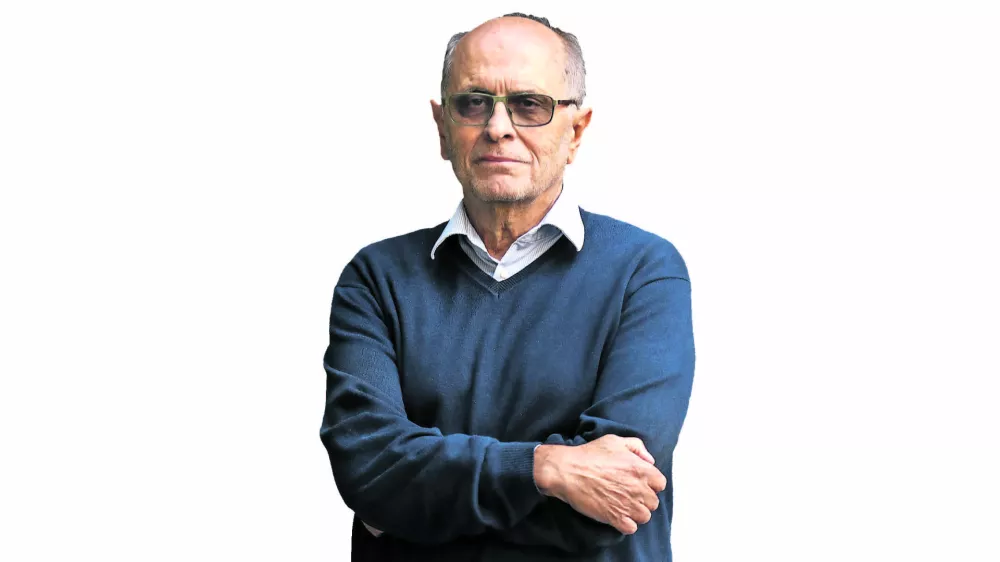 - 30.09.2021 - Ivan Lorenčič, nekdanji ravnatelj II. Gimnazije v Mariboru &ndash; novi kolumnist Dnevnik //FOTO: Luka Cjuha.------PSA !!ColorZA KOLUMNE MNENJAV MAPO PERMANENT !!!