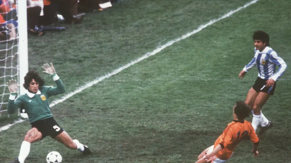 Luis Galvan (desno zgoraj)