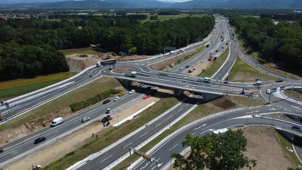 Priključek Lesko&scaron;kove ceste na obvoznico