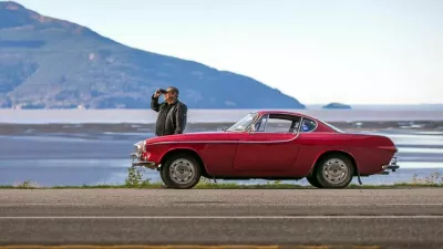 Američan Irvin Gordon se je po &scaron;tevilu prevoženih kilometrov v avtu, ki ni zamenjal lastnika, vpisal v Guinnessovo knjigo rekordov. Do leta 2018, ko je umrl, je namreč s svojim volvom P1800S prevozil več kot pet milijonov kilometrov. Foto: Volvo