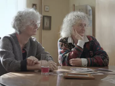 Barbara in Monika Žagar sta Francijevi hčerki, ki se v dokumentarnem filmu soočita z družinsko preteklostjo. Foto: arhiv filma Dva brata, dve sestri