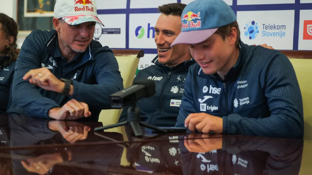 Ljubljana, Hala Tivoli.Novinarska konferenca kajakasev in kanuistov v slalomu na divjih vodah pred odhodom na evropsko prvenstvo.