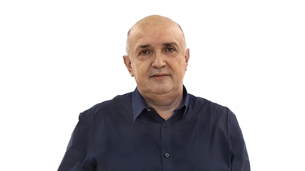 Darijan Ko&scaron;irZA ONLINE - Redakcija Dnevnik 2024 - portreti za komentarje in kolumne - kolumnisti - komentatorji &ndash; novinarji - portret //FOTO: Luka Cjuha