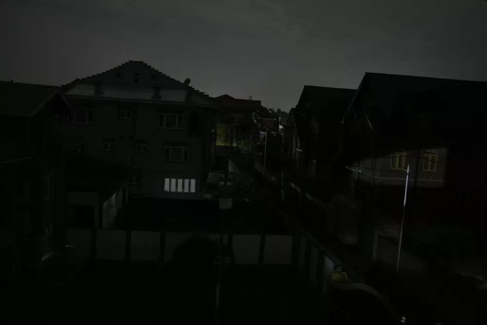 A blackout is seen after residents of the city of Jammu reported hearing explosions and sirens in Srinagar, Indian controlled Kashmir, Thursday, May 8, 2025. (AP Photo/Dar Yasin)