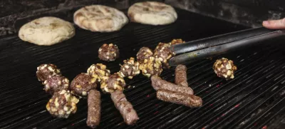 - 07.12.2015 - Gostilna Dubočica - Zaloška cesta 31 v Ljubljani - specialitete srbske kuhinje - jedi iz žara - roštilj - žar - čevapčiči - Leskovački uštipci - lepinja //FOTO: Luka Cjuha.