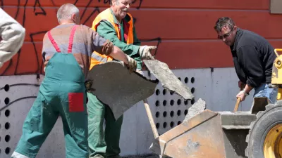 &Scaron;tevilni fizični delavci, starej&scaron;i od 50 let, imajo uničeno zdravje in so praktično nezaposljivi, opozarjajo v Delavski svetovalnici. Fotografija je simbolična. Foto: Luka Cjuha&nbsp;