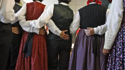 narodna no&scaron;a - folklora - ples- 12. festival za tretje življenjsko obdobje 2012 - Evropski dan aktivnih starostnikov - starostniki - starej&scaron;i občani - upokojenci //FOTO: Bojan Velikonja