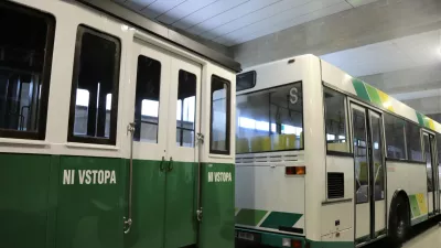 Ljubljanski tramvaj je le &scaron;e muzejski eksponat, saj bi bila vnovična uvedba tega prevoznega sredstva predraga in preveč zamudna.