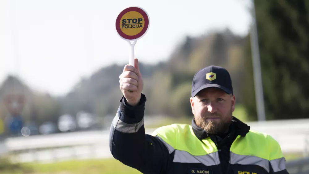 prometni nadzorpolicija - simbolična fotografijaprometna policijavarnost v prometupolicija na motorjihmotoristična policijaprehitri voznikiavtocestna policija08.04.2025 Policijski nadzor, počivali&scaron;če PovodjeFOTO: Nik Erik Neubauer
