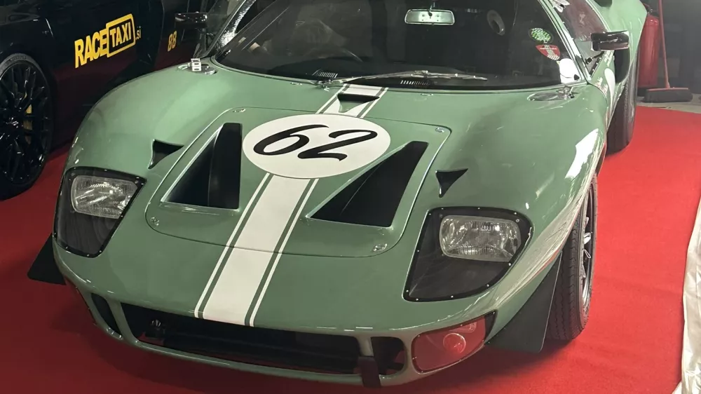 Ford GT40, ki je leta 1965 pogorel na dirki v Le Mansu, a so ga povsem obnovili. / Foto: Matjaž Terzič