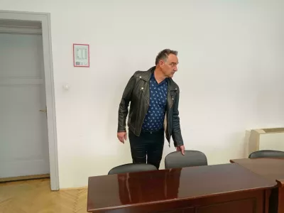 Robert Salkić krivde za povzročitev smrti iz malomarnosti ne priznava. Foto: Tamara Krivec