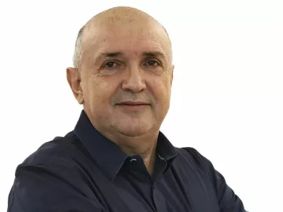 Darijan Ko&scaron;ir- Redakcija Dnevnik 2024 - portreti za komentarje in kolumne - kolumnisti - komentatorji &ndash; novinarji - portret //FOTO: Luka Cjuha