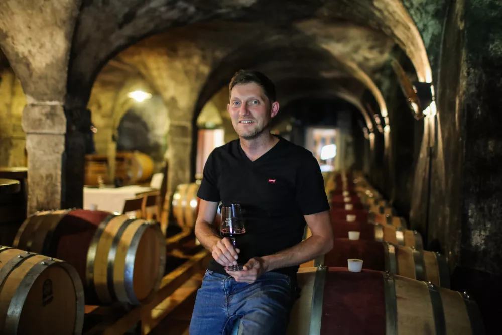 Jure Grubar, glavni enolog in direktor Kleti Kr&scaron;ko - 26.08.2021 - Klet Kr&scaron;ko - največja vinska klet v vinorodni deželi Posavje - Kmečka zadruga Kr&scaron;ko, z. o. o. Rostoharjeva ul. 88 //FOTO: Bojan Velikonja