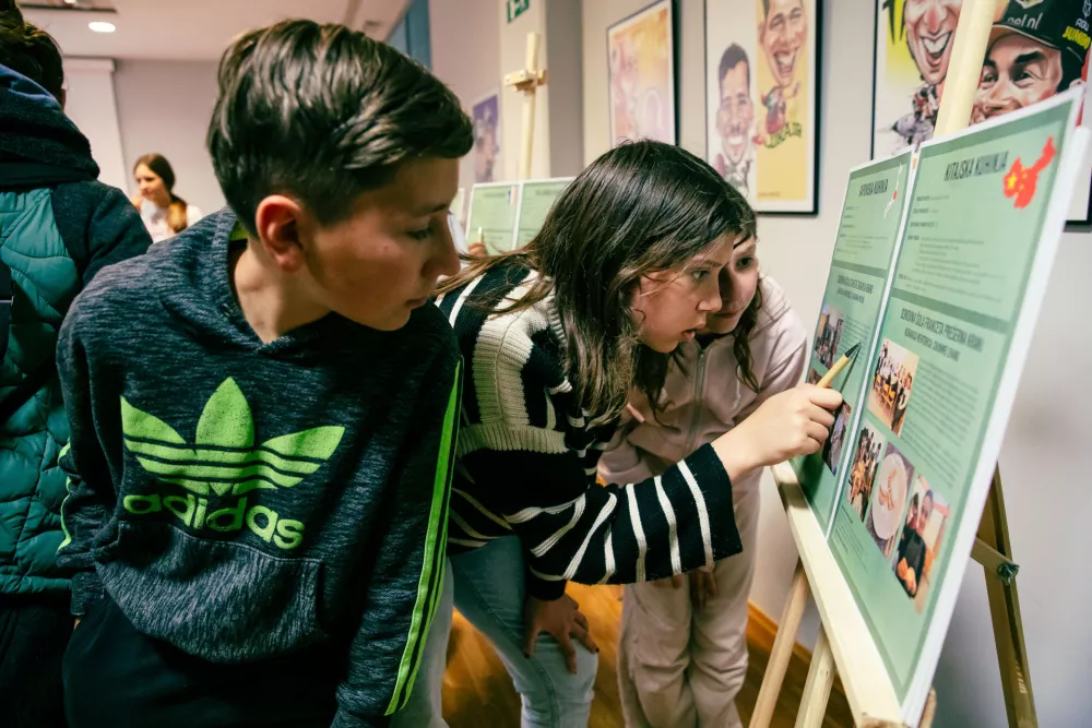 Re&scaron;evanje mednarodne križanke. Foto: Sandi Fi&scaron;er