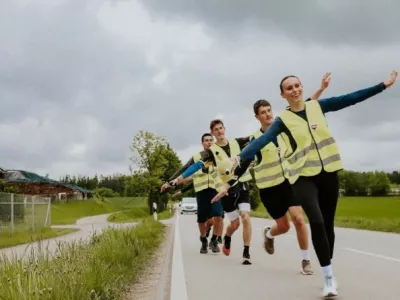 Tek srbskih &scaron;tudentov v Bruselj. foto: https://www.instagram.com/trkaci.u.blokadi/