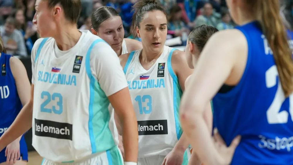 Slovenska ženska ko&scaron;arkarska reprezentanca, Finska