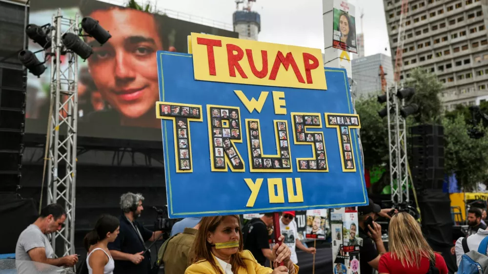 A person holds a placard, on the day Israeli-American hostage Edan Alexander, who was kidnapped during the deadly October 7 attack, is expected to be released from captivity by Hamas in Gaza, in Tel Aviv, Israel May 12, 2025. REUTERS/Ronen Zvulun   TPX IMAGES OF THE DAY
