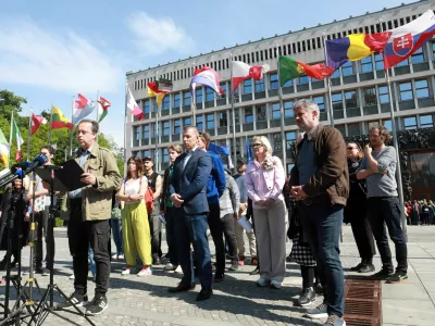 25 sindikatov in civilnodružbenih organizacij je poslanske skupine javno pozvalo k sprejemu treh amandmajev k predlagani pokojninski reformi, s katerimi bi črtali tri bistvene parametre reforme &ndash; dvig upokojitvene starosti, dalj&scaron;e referenčno obdobje in novo formulo indeksacije. Foto: Tomaž Skale